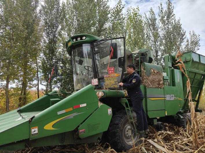 坚守岗位护秋收 人性化服务暖人心——全力保障外来农机跨区作业顺畅进行